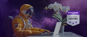 An astronaut in an orange spacesuit is sitting at a desk working on a laptop. Next to him is a vase of white orchids. The background shows a misty, purple space sky. In the top right corner is the Pimcore logo with the inscription ‚Platinum Partner‘.